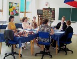 z prbhu pten maturitn zkouky ze ZSV - zleva mstopedsedkyn maturitn komise Mgr. Michaela Nackov, pedsedkyn maturitn komise Mgr. Kvtue Borkovcov z Gymnzia Blina, tdn uitelka Mgr. Milue Svejkovsk, zkouejc Mgr. Vojtch ivnstka, zkouen maturantka a psedc Mgr. Hana Markov